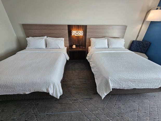 Images Holiday Inn Express & Suites Cincinnati-Blue Ash by IHG