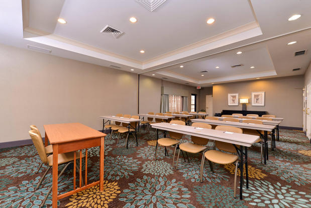 Images Staybridge Suites Ofallon Chesterfield by IHG
