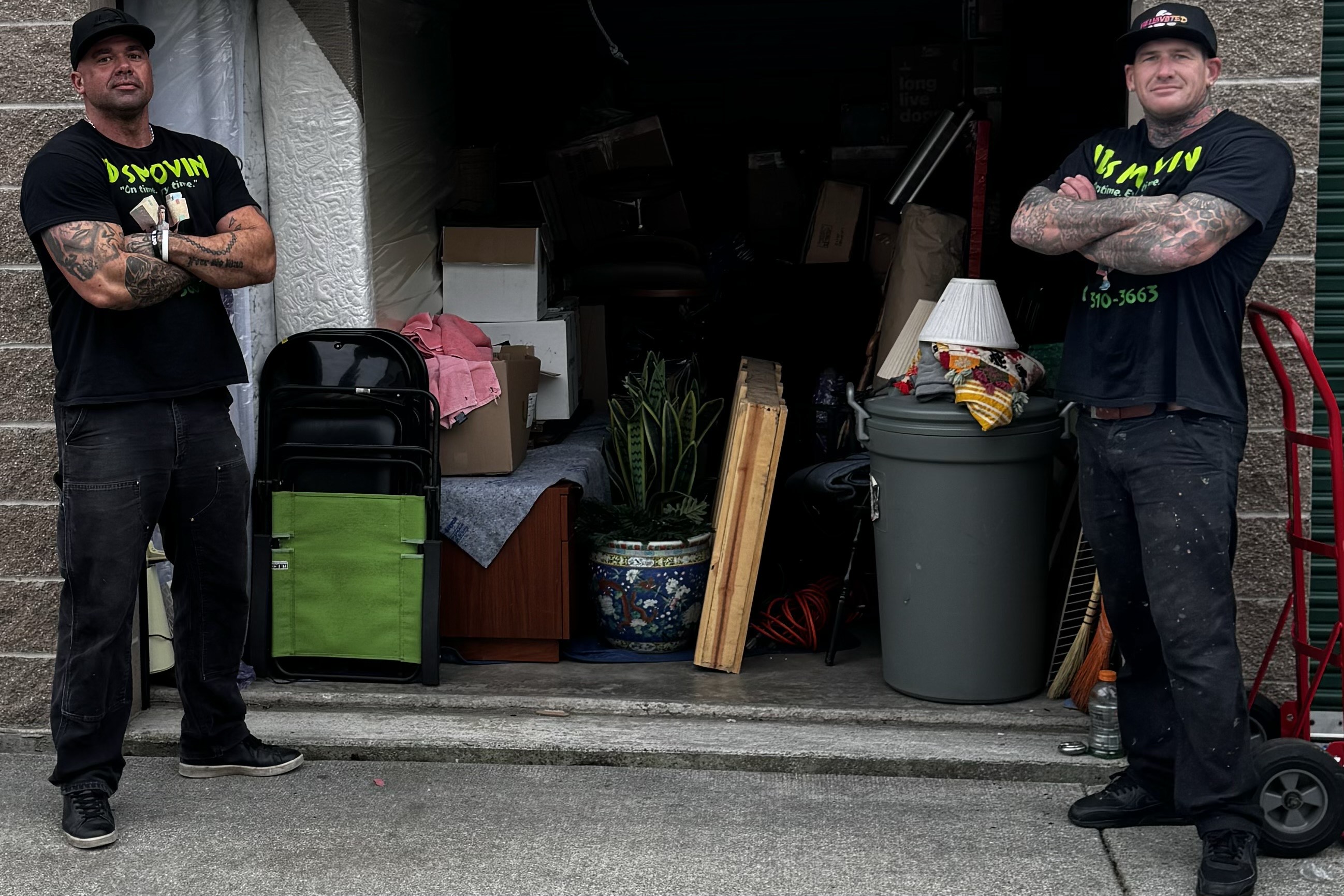 JD's MOVIN is a fully licensed moving company, offering professional and reliable moving services for both local and long-distance moves. Our team is committed to providing a safe, efficient, and stress-free experience, ensuring your belongings are in trusted hands throughout the entire moving process.
