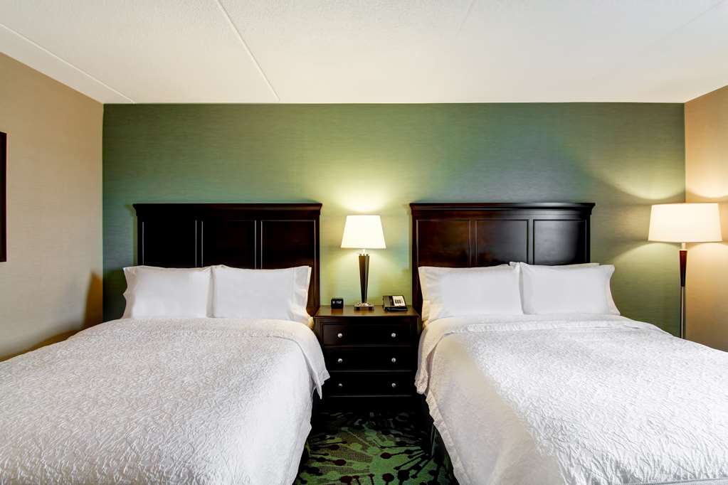 Guest room Hampton Inn by Hilton Toronto Airport Corporate Centre Toronto (416)646-3000