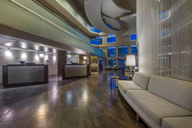 Images Holiday Inn & Suites Phoenix Airport North by IHG