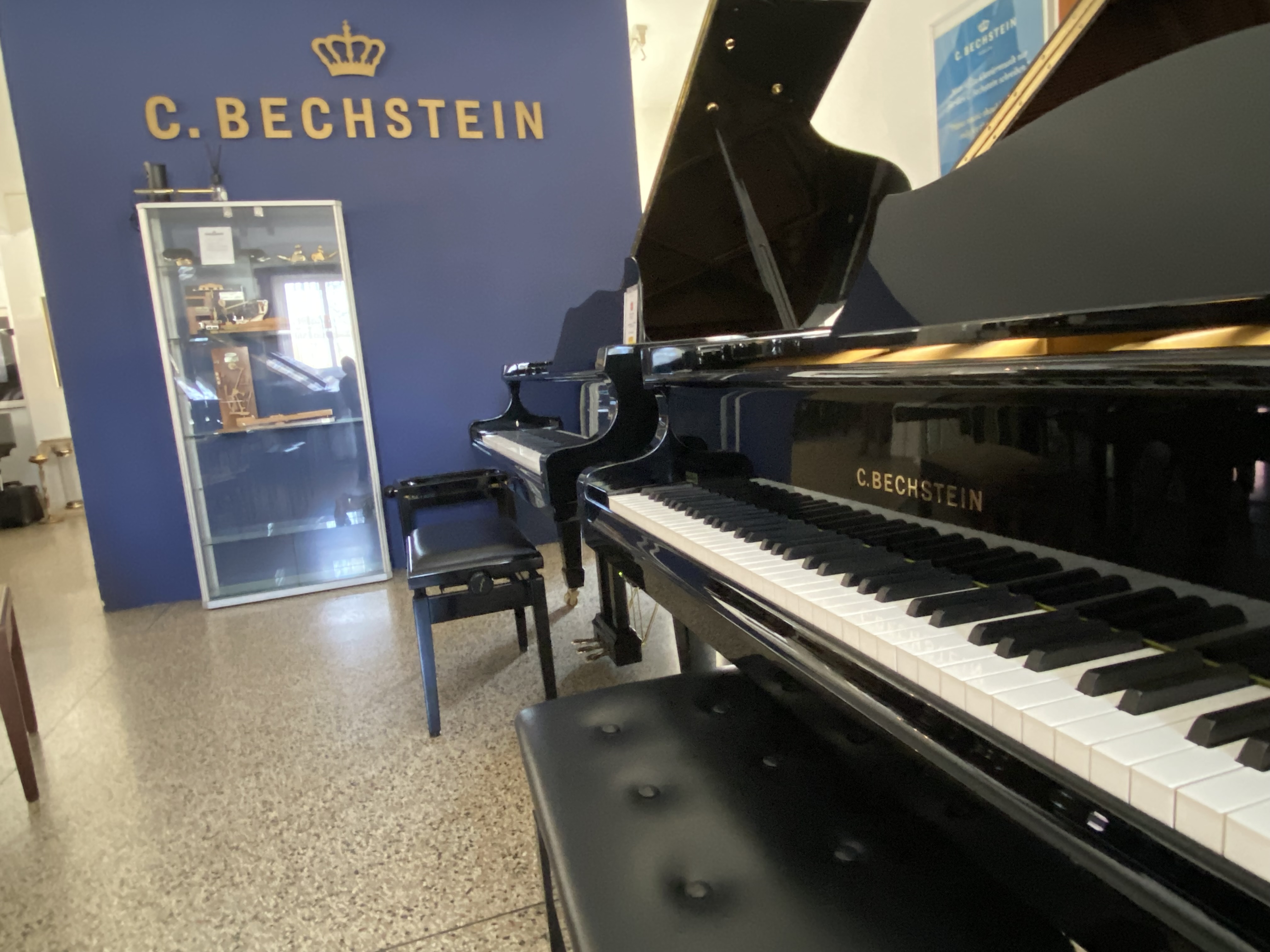 Bilder Heutschi Piano AG