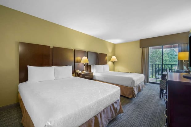 Images Best Western Plus Plaza by the Green