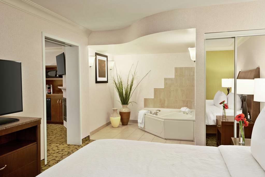 Images Hilton Garden Inn Saskatoon Downtown