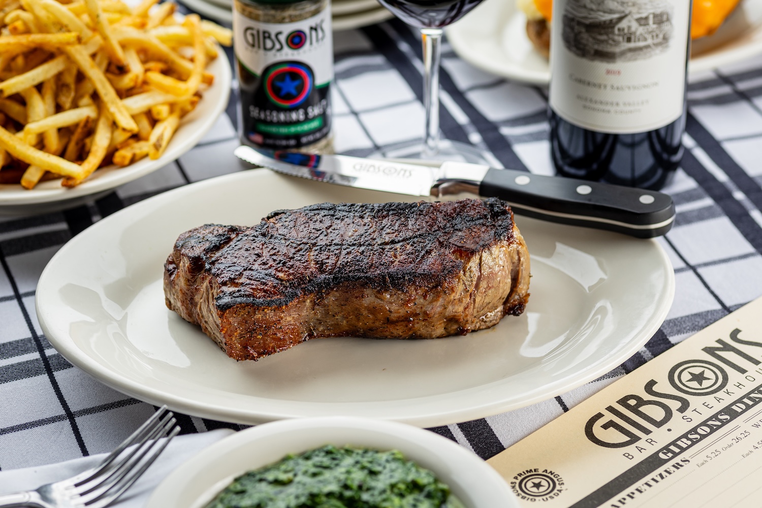 Whether you are joining us for a celebratory dinner or a classic Chicago experience, our New York St 
