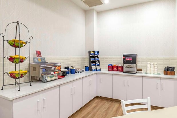 Images Best Western Plus Crossroads Inn & Suites
