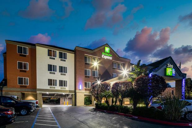 Images Holiday Inn Express Castro Valley, an IHG Hotel