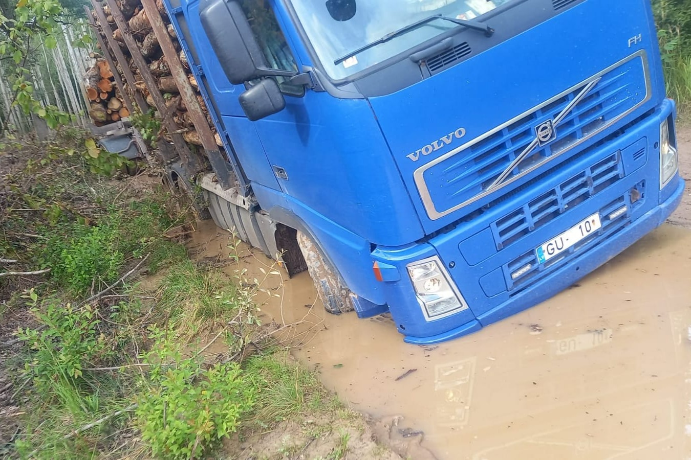SIA Mežmiķeļi, veic dažādu kokmateriālu, tostarp malkas, papīrmalkas un zāģbaļķu, iepirkšanu krautuvē, nodrošinot klientiem izdevīgus nosacījumus.