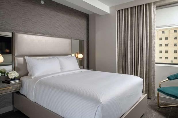 Images Tulsa Club Hotel, Curio Collection by Hilton