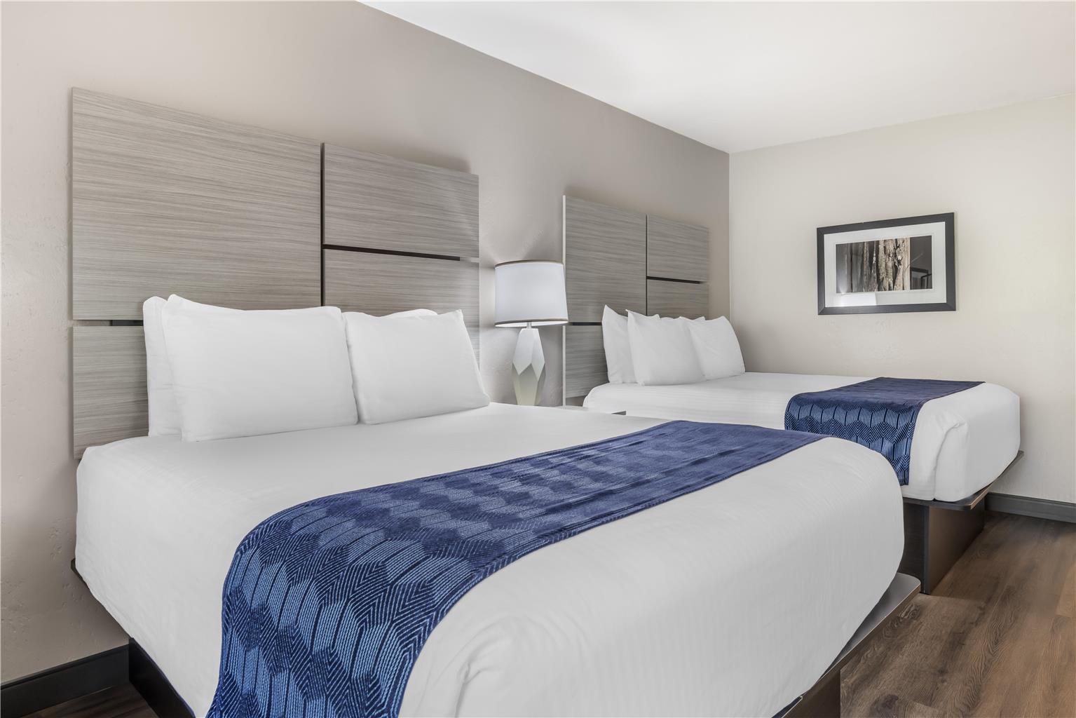 2 Queen - Water view - Pet Friendly