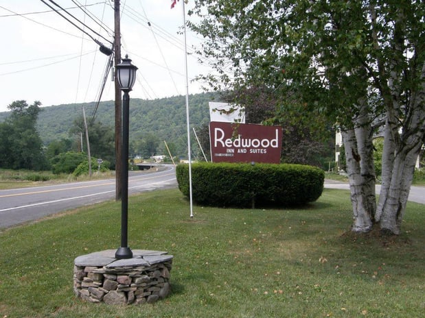 Images Redwood Inn & Suites