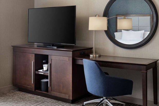 Images Hampton Inn & Suites Teaneck Glenpointe