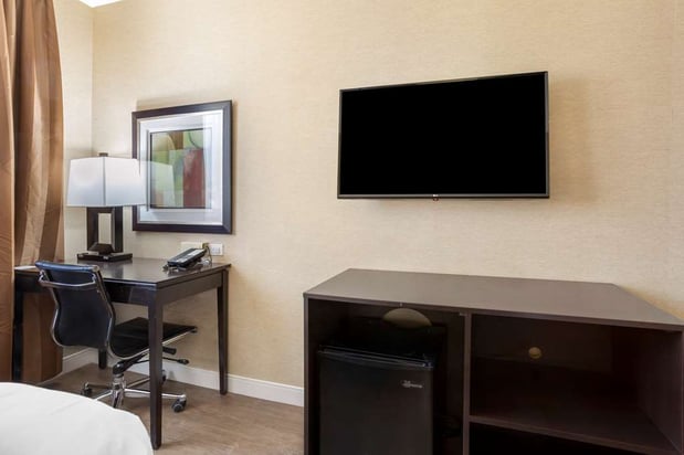 Images Best Western Plus Plaza Hotel