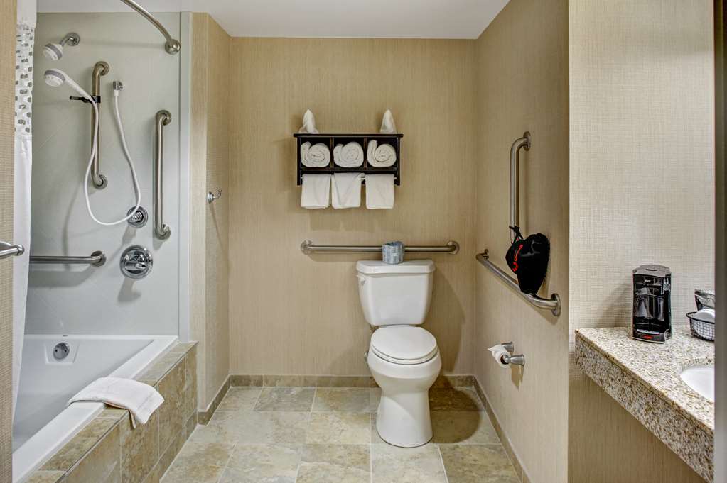 Guest room bath