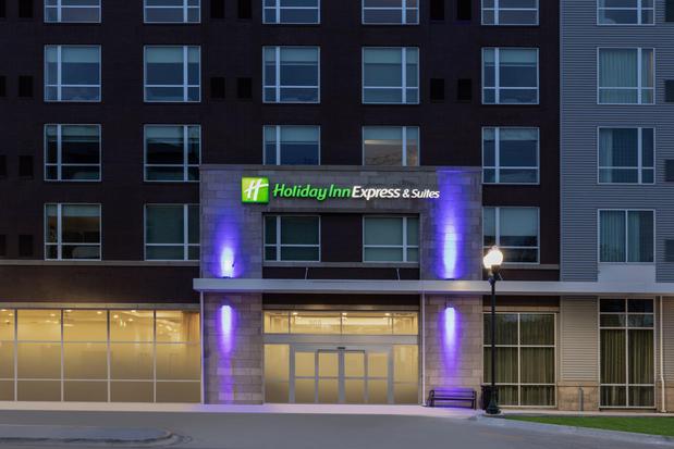 Images Holiday Inn Express & Suites Lincoln Downtown by IHG