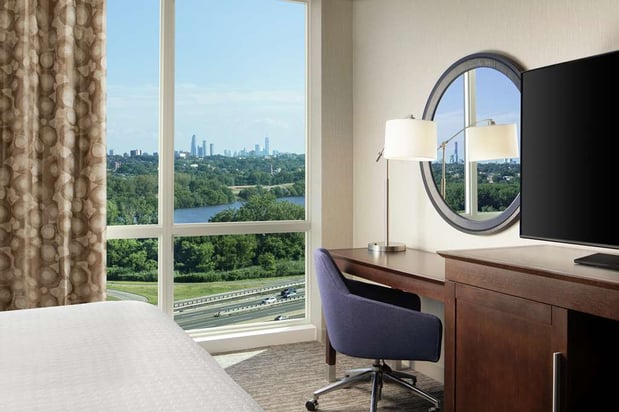 Images Hampton Inn & Suites Teaneck Glenpointe
