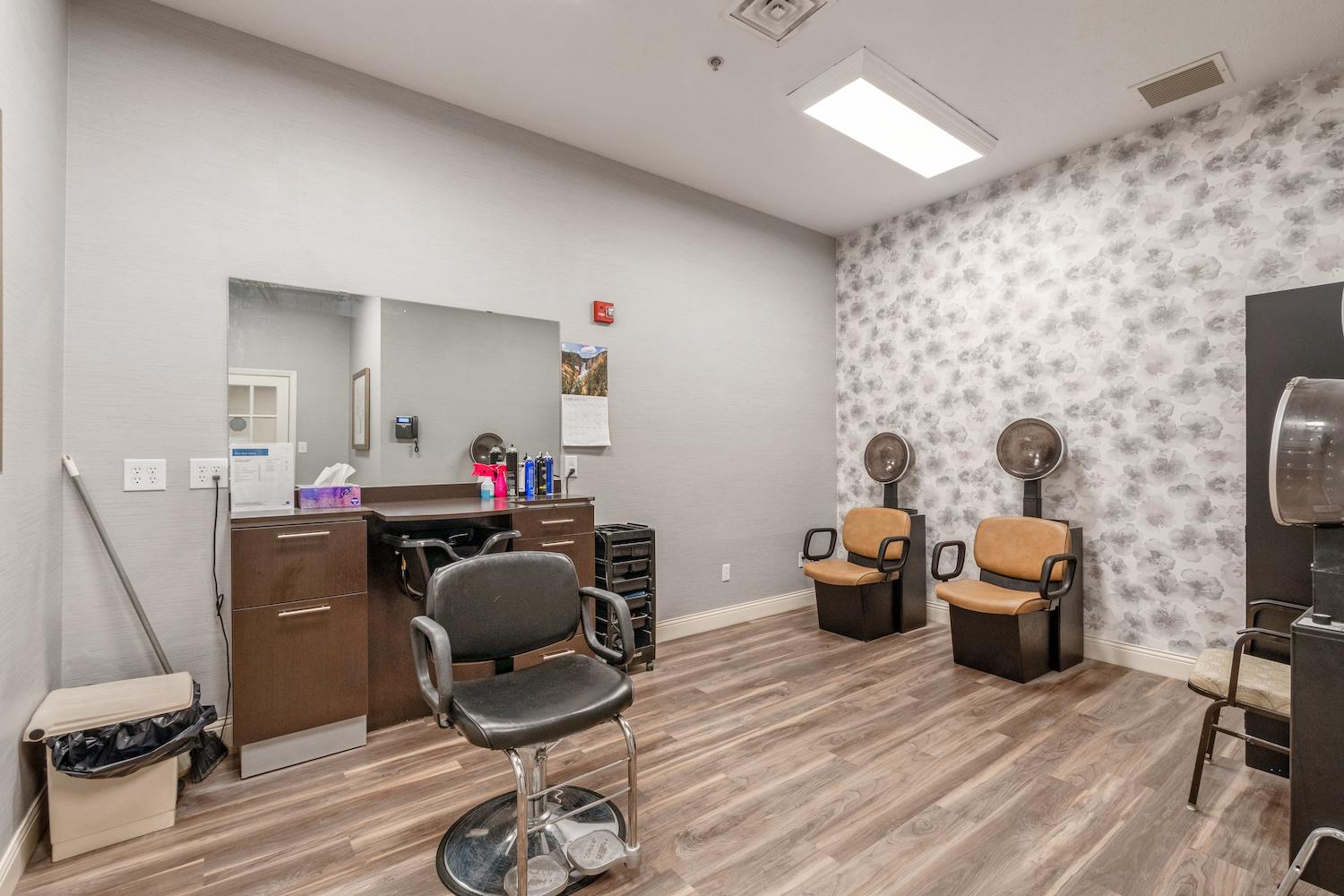 Five Star Residences of Noblesville beauty salon