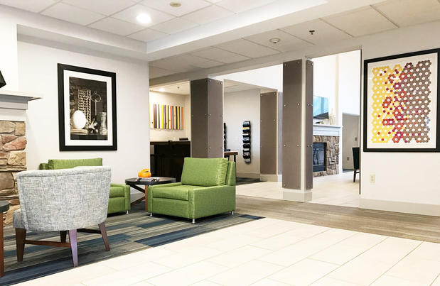 Images Holiday Inn Express & Suites White River Junction, an IHG Hotel