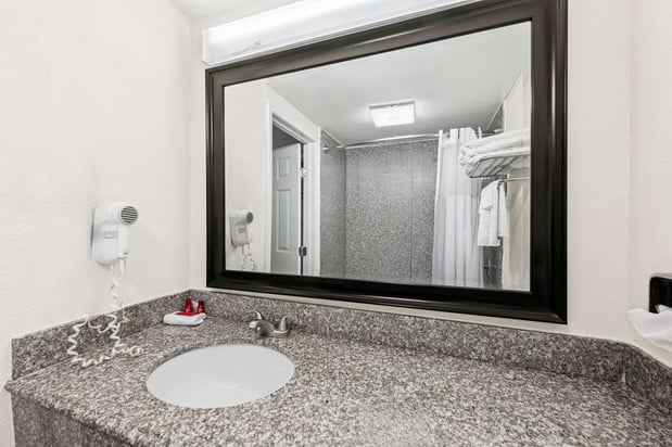 Images SureStay Plus by Best Western Lubbock Medical Center