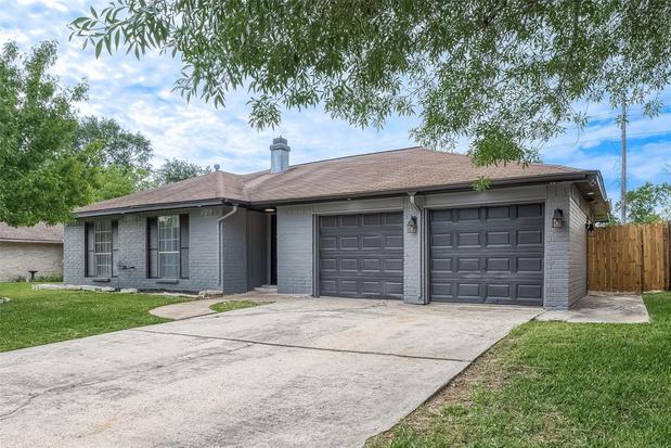 Images Cesar Espinoza Realtor/ Equity Houston