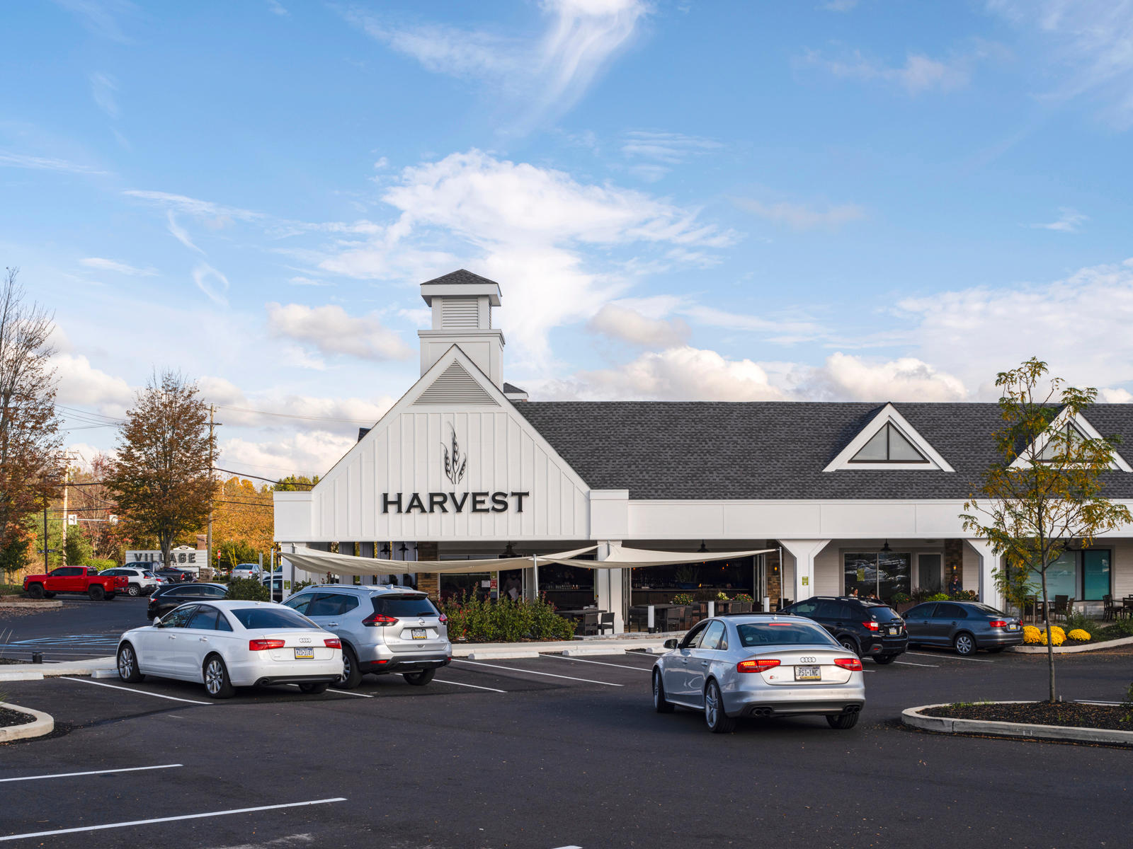 Harvest Seasonal Grill and Wine Bar at Village at Newtown Shopping Center