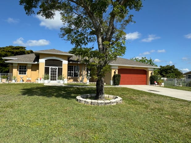 Images Gina Lamouth, SWFL Realtor