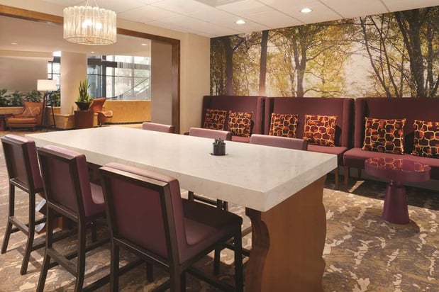 Images Hilton East Brunswick Hotel & Executive Meeting Center