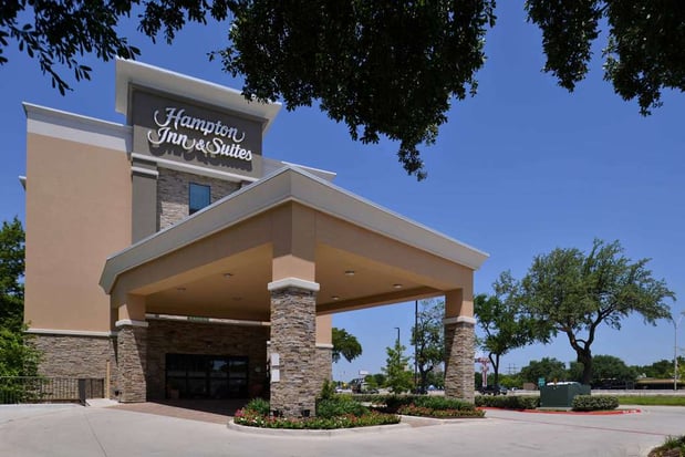 Images Hampton Inn & Suites Dallas Market Center