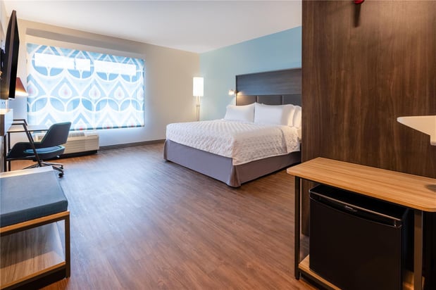 Images Tru by Hilton Commerce