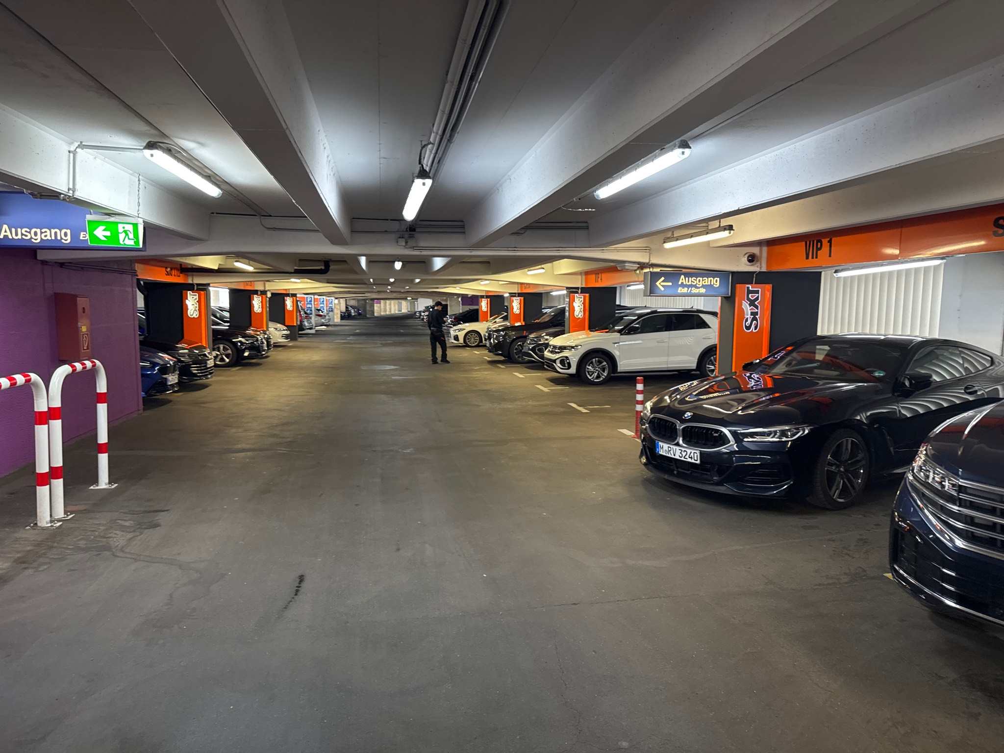 SIXT Autovermietung Düsseldorf Zentrum/HBF, Willi-Becker-Allee 10 in Düsseldorf