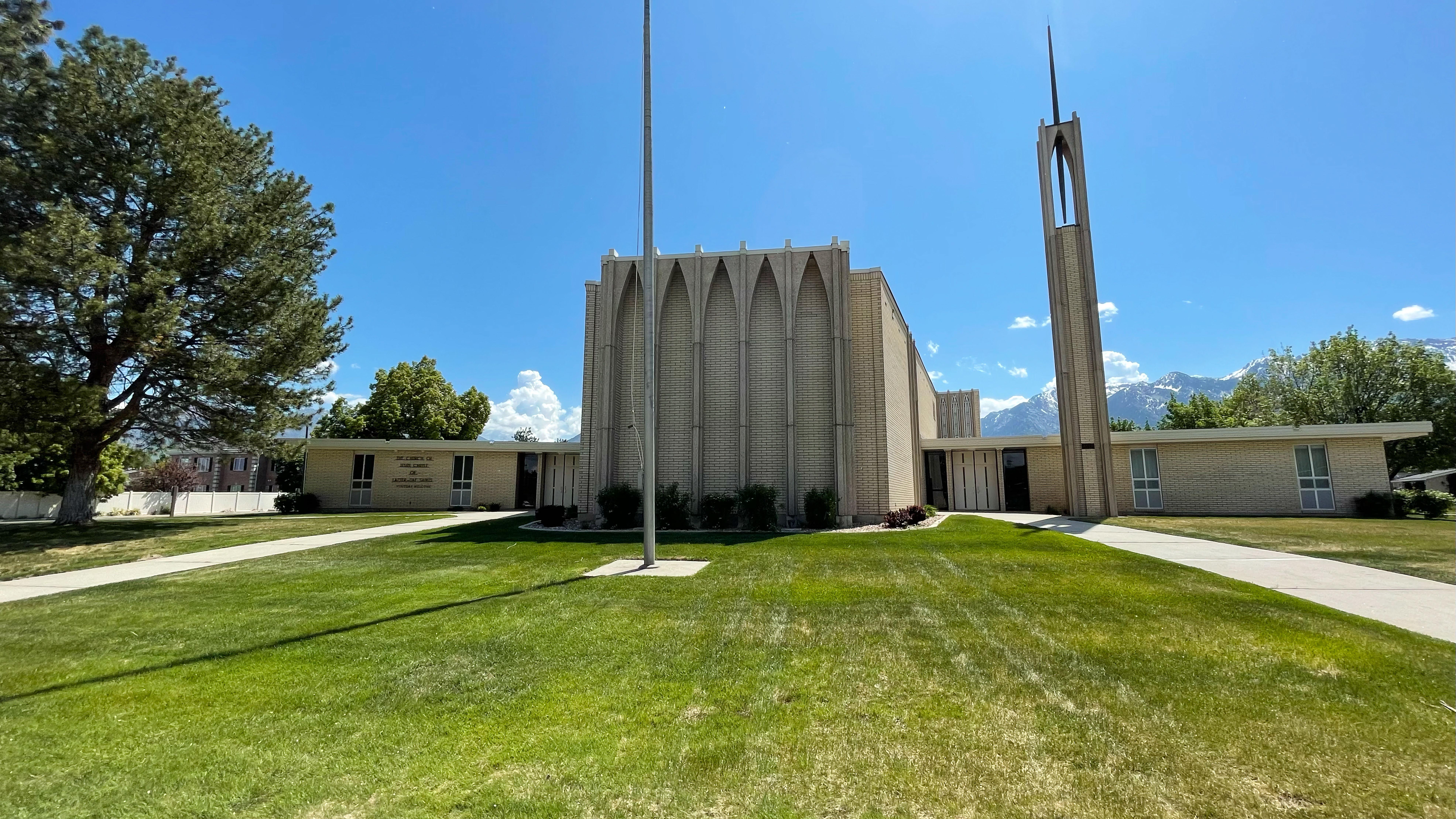 Chapel at 9119 S 1300 East The Church of Jesus Christ of Latter-day Saints Sandy (385)645-7388