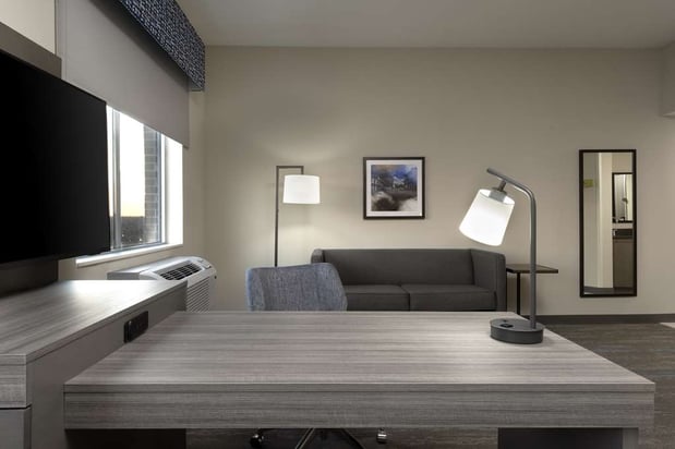 Images Hampton Inn & Suites St. Charles Old Town Area