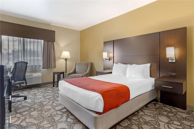 Images Best Western Plus Plaza by the Green