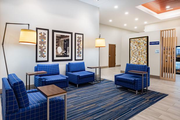 Images Holiday Inn Express & Suites Lincoln Downtown by IHG