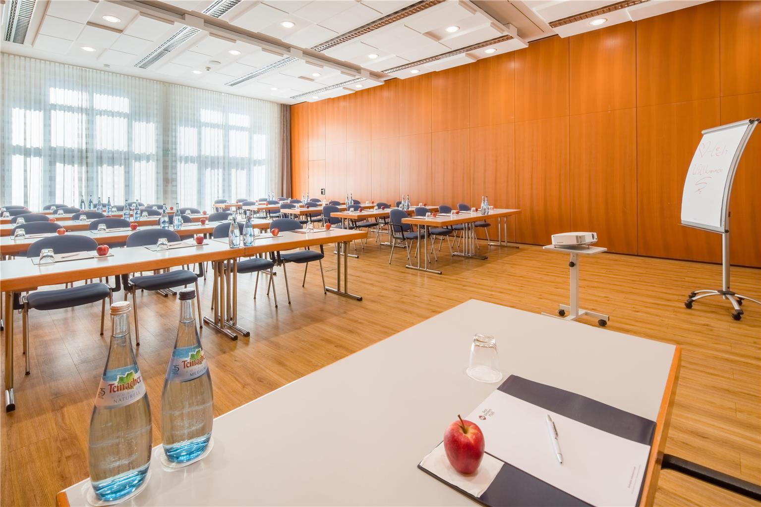 Best Western Plus Hotel Am Schlossberg, Europastrasse 13 in Nuertingen