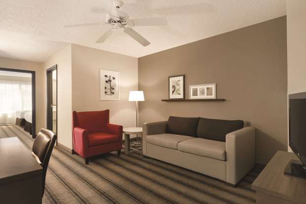 Images Country Inn & Suites by Radisson, Indianapolis Airport South, IN