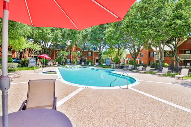 Images SaddleBrook Apartments