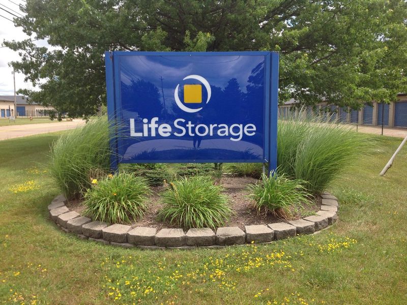 Images Life Storage - Mentor