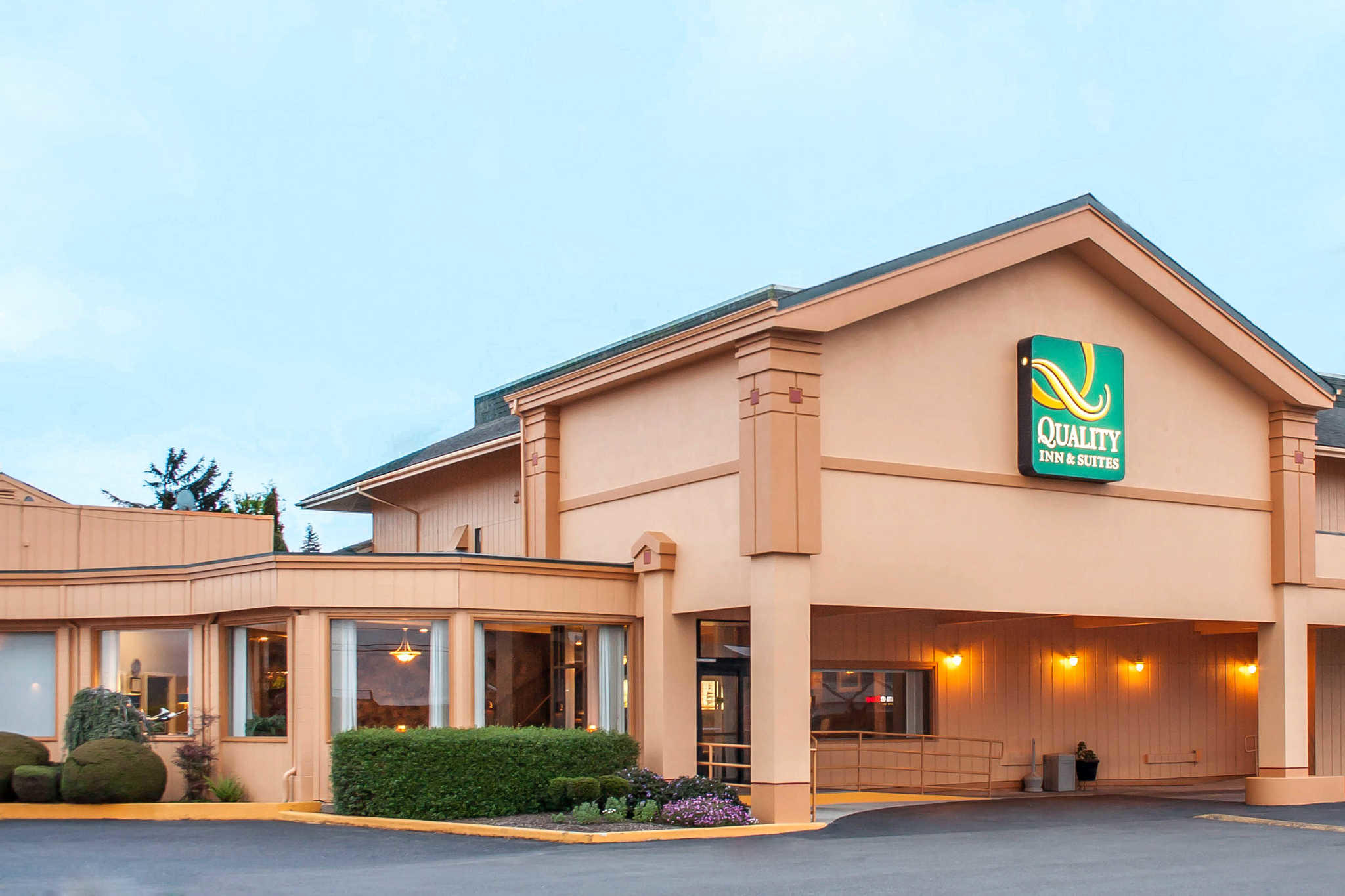 Quality Inn & Suites at Coos Bay Coupons near me in North ...