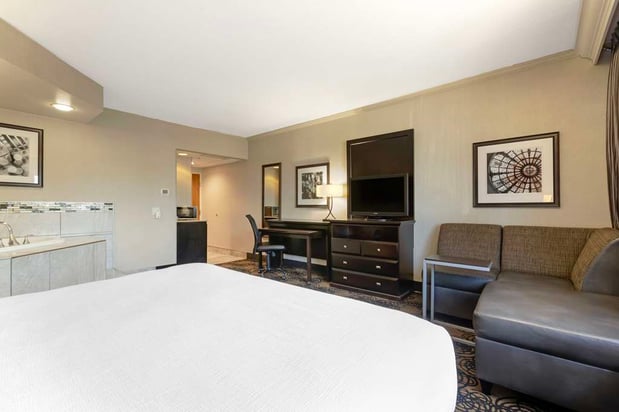 Images Best Western Plus Midwest Inn