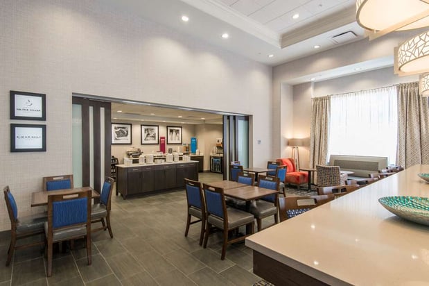 Images Hampton Inn & Suites Tulsa Downtown