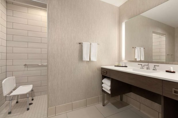 Images Embassy Suites by Hilton San Antonio Brooks Hotel & Spa