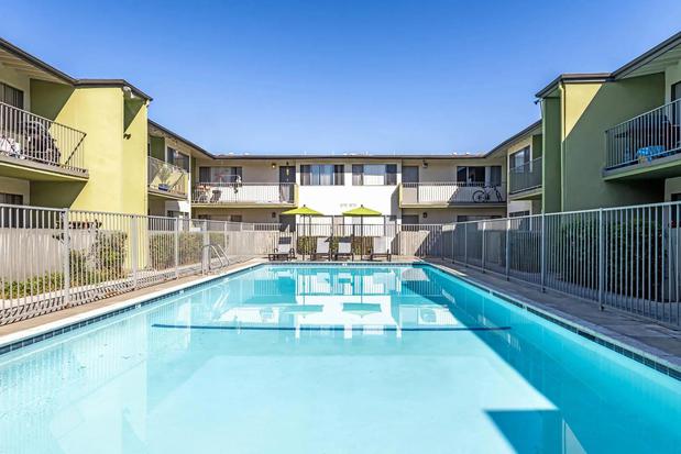 Images Sunset Square Apartments