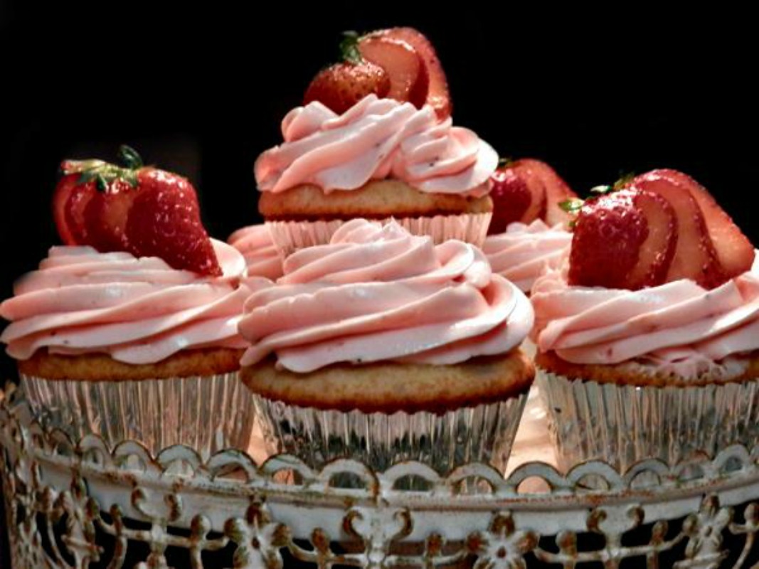 Cupcakes CEG Bakery Atlanta (404)832-5757