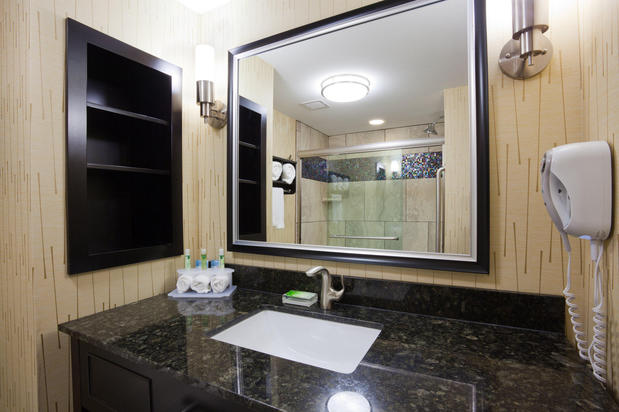 Images Holiday Inn Express & Suites Fort Dodge by IHG