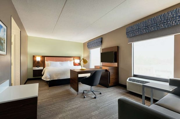 Images Hampton Inn & Suites Frederick-Fort Detrick