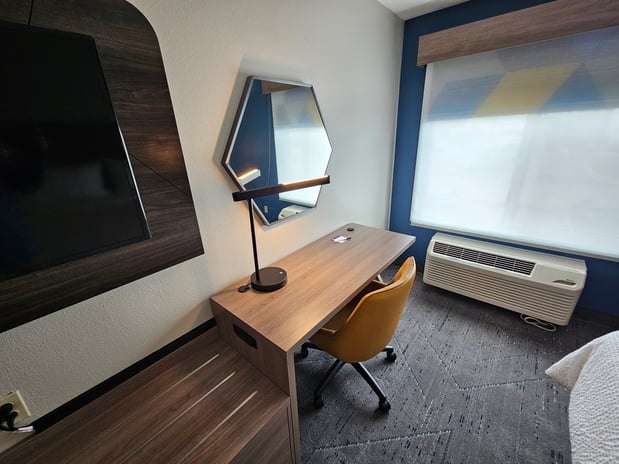 Images Holiday Inn Express & Suites Cincinnati-Blue Ash by IHG
