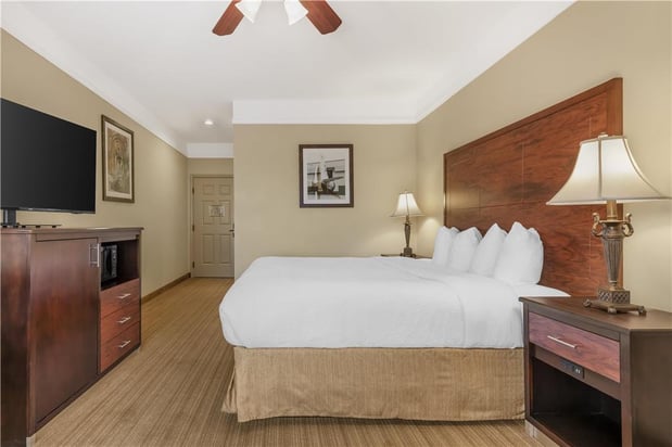 Images Best Western Plus Monica Royale Inn & Suites