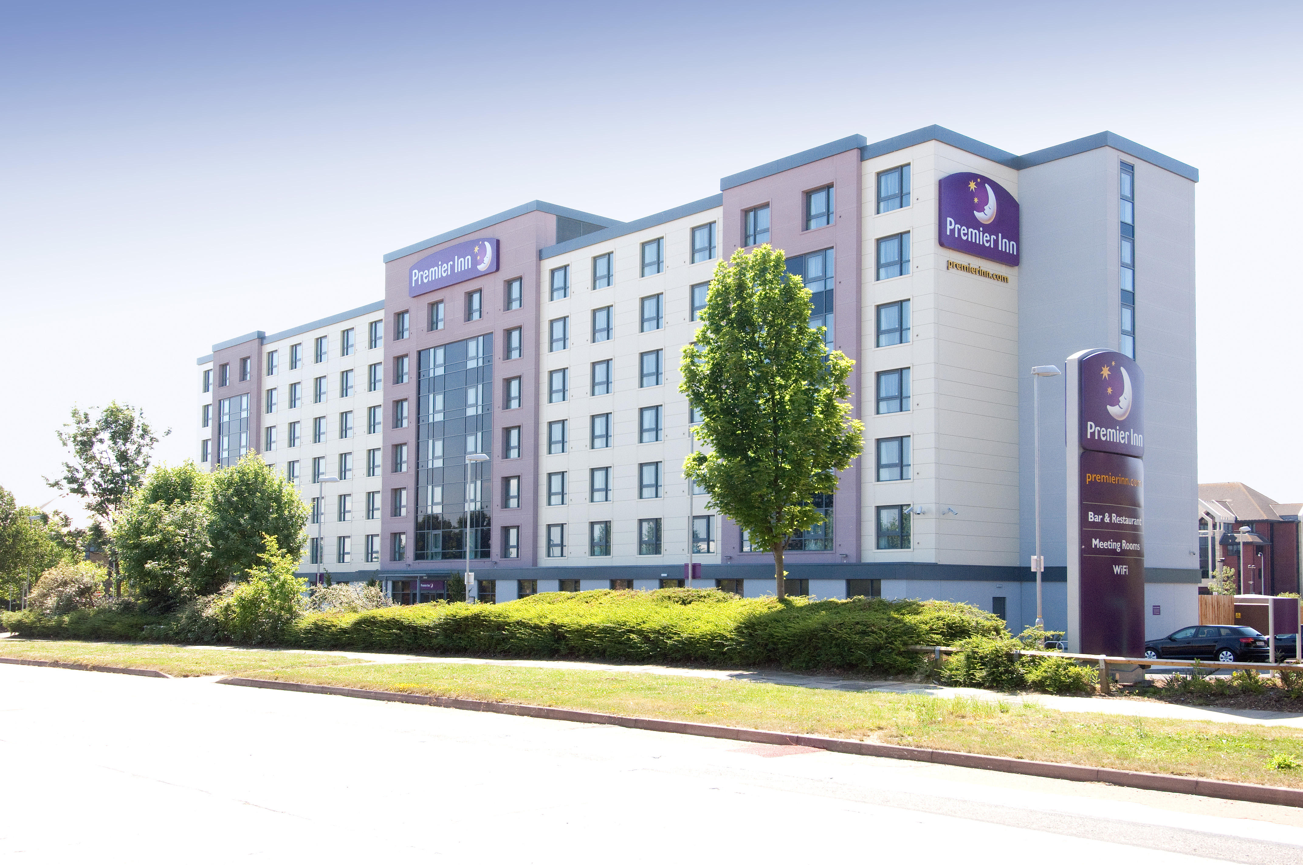 Premier Inn London Gatwick Airport (Manor Royal) hotel Premier Inn London Gatwick Airport (Manor Royal) hotel Crawley 08715 279214