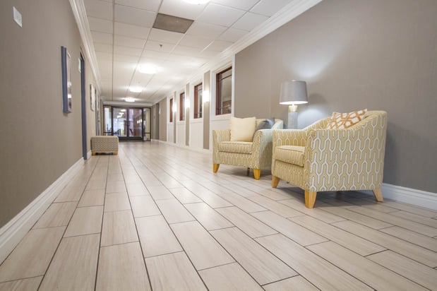 Images Holiday Inn Blmgtn Arpt South - Mall Area by IHG